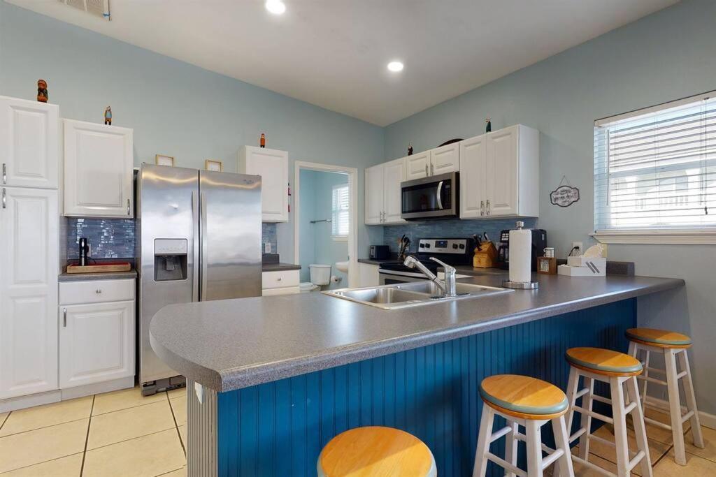 Eye-Catching Property W/ Picturesque Coastal Views 海湾海岸 外观 照片