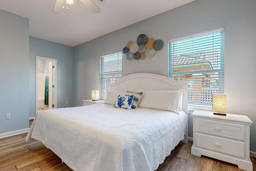Eye-Catching Property W/ Picturesque Coastal Views 海湾海岸 外观 照片